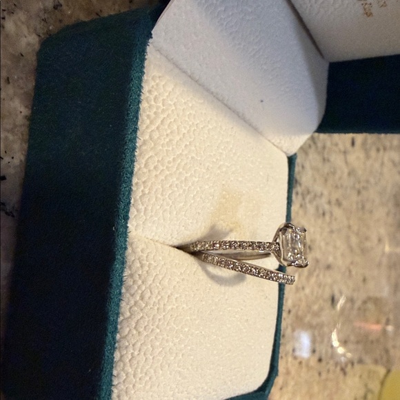 2 set 14k white gold 2 Carats VS princess cut Engagement Ring 
Certified by IGI - Picture 6 of 10